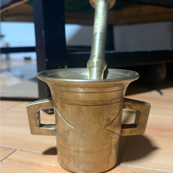 ANTIQUE BRASS MORTAR AND PESTLE HEAVY - Picture 1 of 3